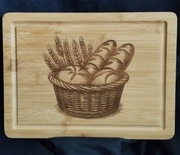 Bambusowa deska kuchenna z grawerem laserowym – chleb w koszu