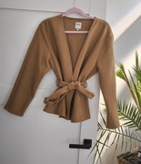 Brązowa narzutka camel wiązana w talii kopertowa oversize