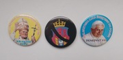 Przypinka, JP II, Benedykt XVI, metalowe, szt. 3 