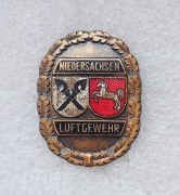 Duża odznaka strzelecka z brązu w kategorii karabinów pneumatycznych. NRD