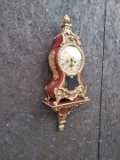 Urokliwy zegar zdobiony  brązem Schmidt- 1960 rok  wysokość z kons- 60,5cm 