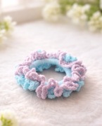 Pastelowa gumka do włosów handmade.