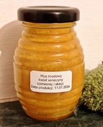 Mus miodowy z kwiatami robinii akacjowej i koniczyny czerwonej 