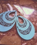 Kolczyki drewniane niebieskie .