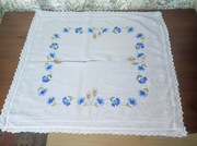 Ręcznie haftowana serweta 80x75