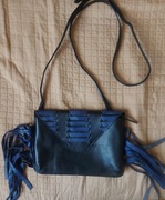 Topshop mała torebka damska skórzana czarna crossbody listonoszka frędzle