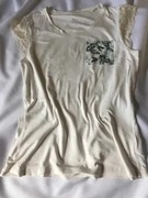 Esmara. Cienka lejąca bluzeczka z modalu, koronka na rękawach