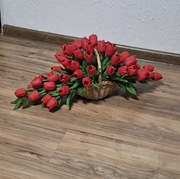 Kosz pełen tulipanow 