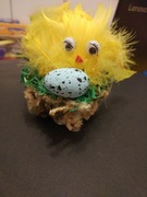 kurczaki w gniazdku -stroik - figurka