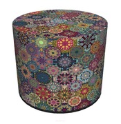 Pufa ozdobna z kolorowym wzorem stylowa