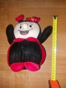 Jedna duża biedronka (albo coś w tym rodzaju) i trzy małe.