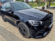 Mercedes GLC300de playing