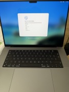 MacBook Pro 16" 2023 M2 Pro 32GB 1TB Space Gray - 50 cykli, stan idealny