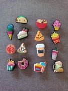 Przypinki do butów typu crocs jedzenie food 15 sztuk 