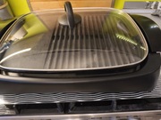 La grigliata ariete duży grill elektryczny z deklem pokrywają szklaną 