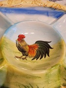 Duża patera KOGUT średnica 34 cm ,ręcznie malowana zdobiona reliefami