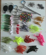 ZESTAW PREZENT DLA WĘDKARZA NA ŚWIĘTA GUMY GŁÓWKI SZCZYPCE AGRAFKI