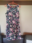 Czarna, zwiewna sukienka bez rękawków z kwiatowym wzorem Orsay