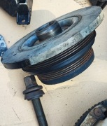 BMW E39 525TDS 1998 Koło pasowe wału + śruba