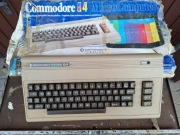 COMMODORE 64 MICRO COMPUTER