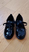 Czarne lakierowane buty loafersy Reserved dla dziewczynki rozmiar 31