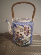 Czajnik z porcelany, z motywem japońskim