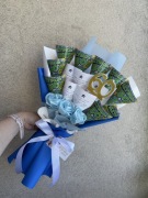 Bukiet z kwiatów ze wstążki satynowej i zdrapkami