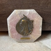 Obraz plaskorzezba na kamienu 