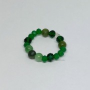 Pierścionek ręcznie robiony odcienie zielonego jadeit 