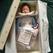 „Ashton Drake Luke Waltraud Hanl lalka kolekcjonerska z certyfikatem”