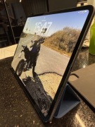 iPad Pro 13" M4 1TB Gwiezdna czerń / Wi-Fi + Cellular / Nanoglass / Etui