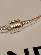 Oryginalna bransoletka Pandora Moments zapięcie bezczulkowe 19 cm