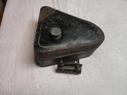 stary motocykl skrzynka narzedziowa