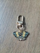 Brelok, zawieszka z czarno-żółtym motylem, ćmą