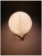 Lampka nocna w kształcie księżyca