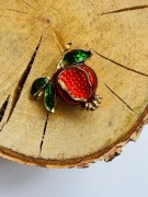 Broszka owoc granatu , stylowa , na prezent 