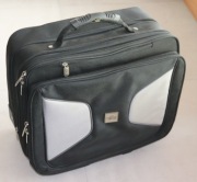 TORBA BIZNESOWA NA LAPTOPA NA KÓŁKACH The Sharper Image bagaż podręczny