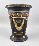 Wedgwood wazon Black Basalt -  złocony