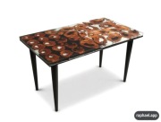 Stolik kawowy wykonany z żywicy epoksydowej