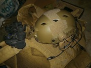 Hełm taktyczny ASG słuchawki aktywne replika noktowizji