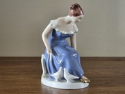 Royal Dux - Porcelanowa Figurka - Dama