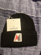 Czarna Czapka Moncler 