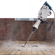 Młot wyburzeniowy likwidacja magazynu 