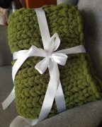 KAMEO Koc chenille - oliwkowy (K103) - rękodzieło