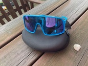 okulary przeciwsłoneczne Oakley Sutro Prizm niebieskie kite