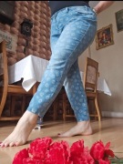 Nowe jeansy w stokrotki 