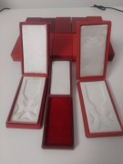 13 pudełek po odznaczeniach z okresu PRLu