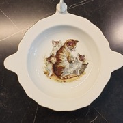 Piękny sygnowany, porcelanowy talerz dla dziecka 