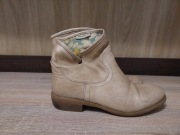 Beżowe botki na płaskim obcasie r. 36