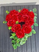 Stroik serce z czerwonych róż na pomnik,Kompozycja nagrobna, Serce na grób 